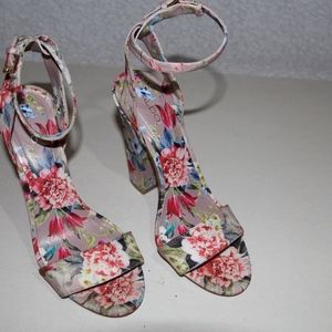FLORAL ALDO HEELS SZ.7 BRAND NEW NEVER WORN